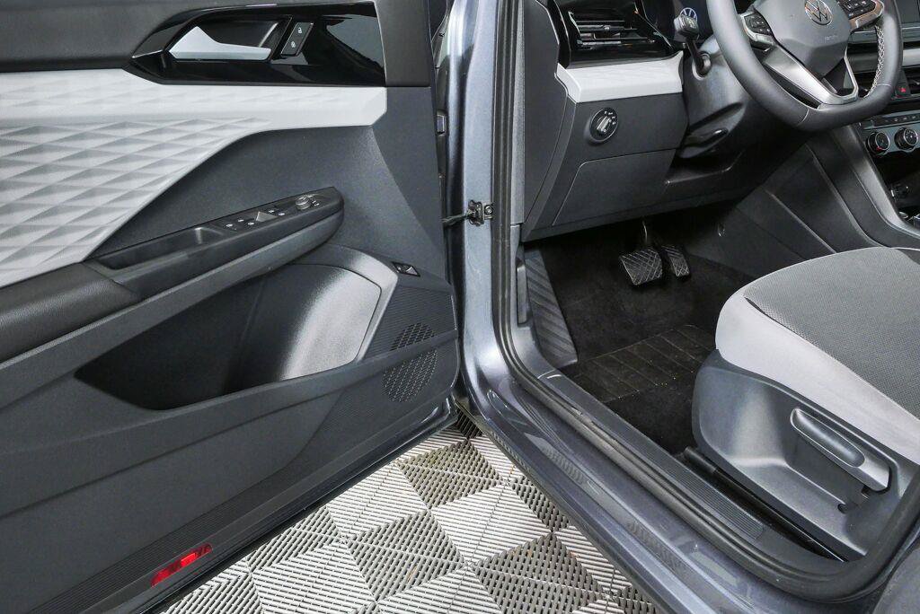 Certified 2023 Volkswagen Taos S FWD image 7