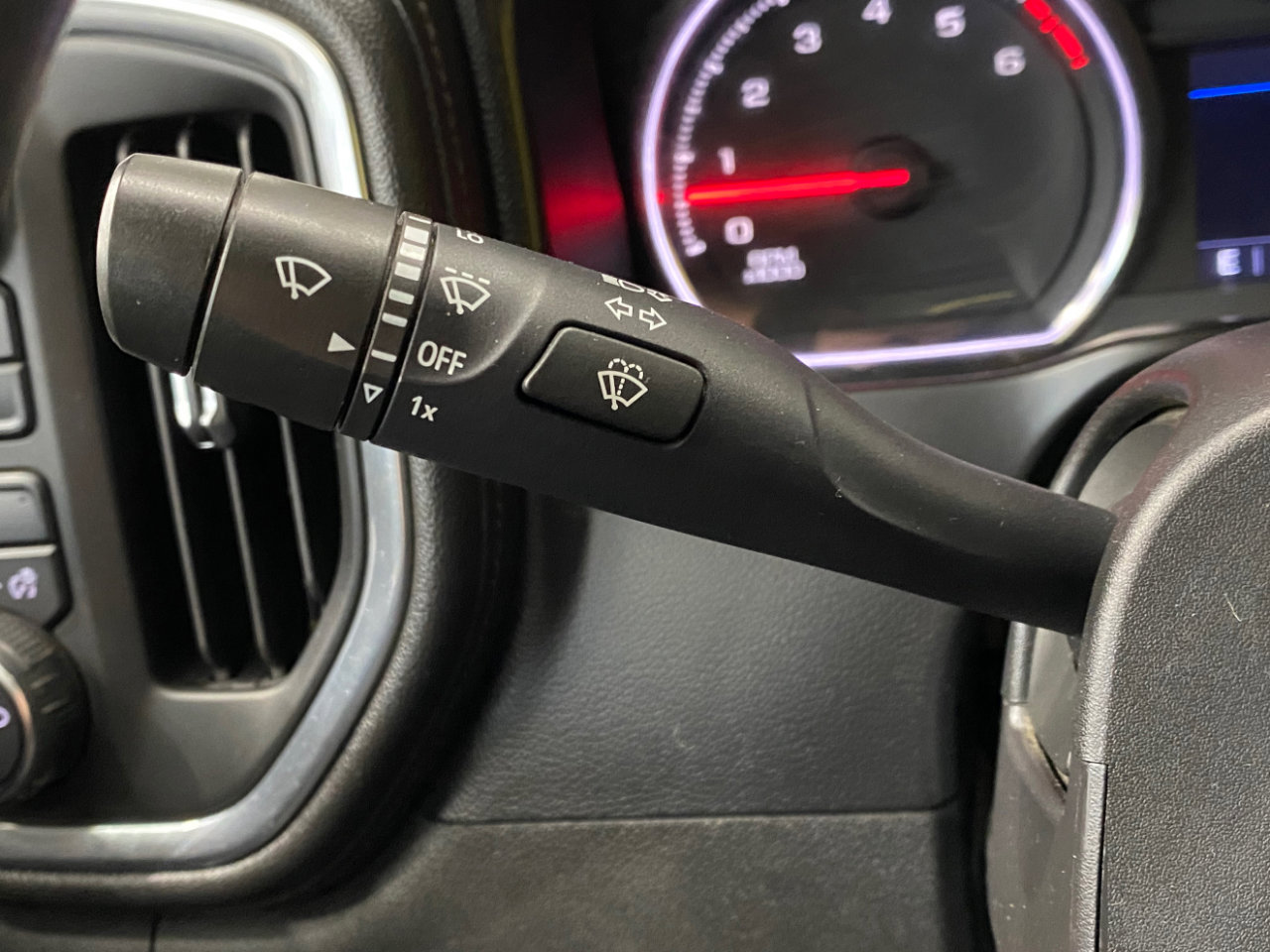 Used 2021 Chevrolet Silverado 2500 LT w/ Snow Plow Prep/Camper Package image 13