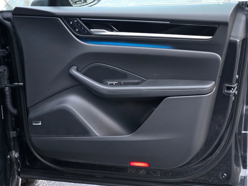 New 2025 Porsche Macan 4S Electric image 27