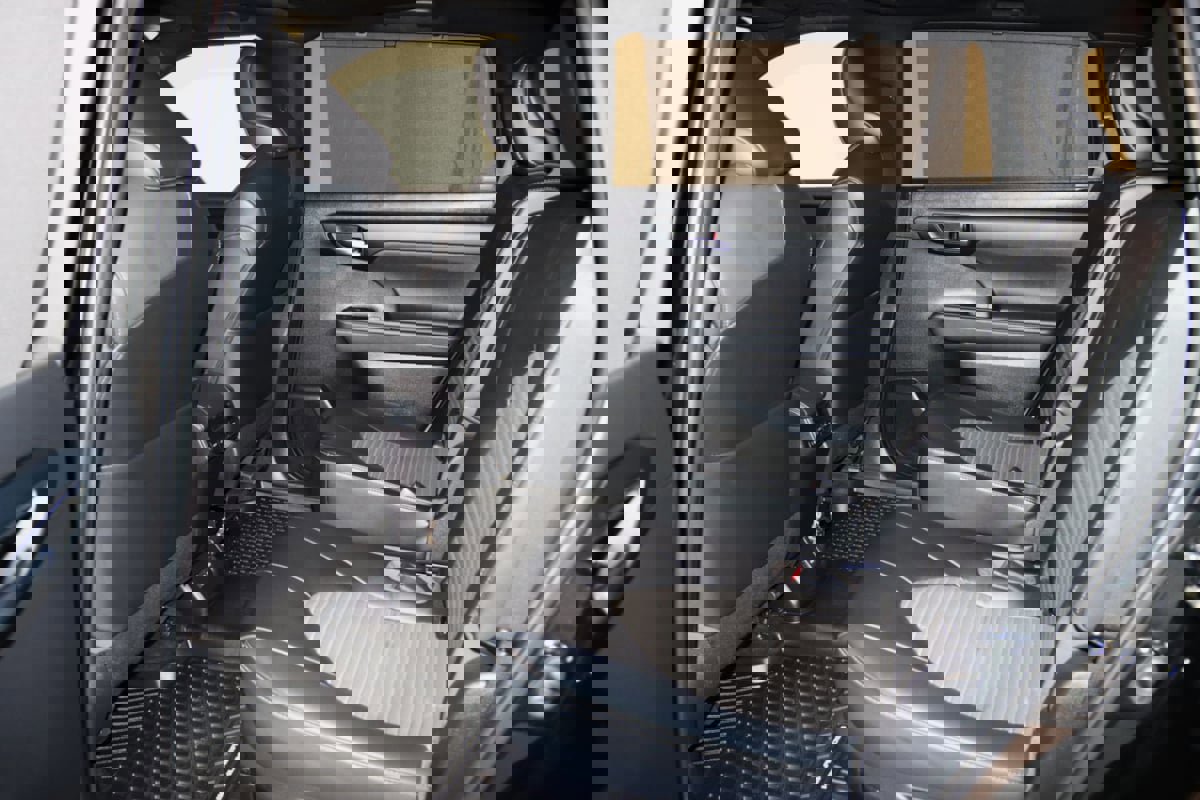 Used 2023 Toyota Highlander L image 48