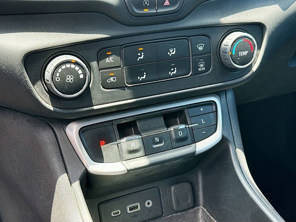 Used 2024 GMC Terrain SLE FWD image 16