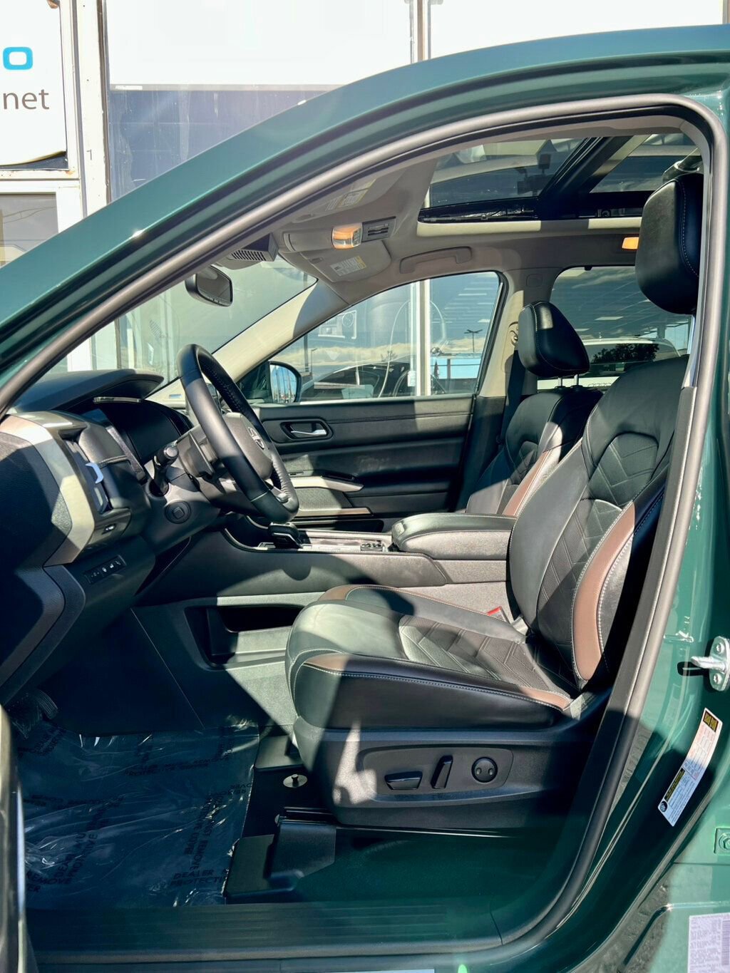 Used 2022 Nissan Pathfinder Platinum w/ Cargo Package image 12