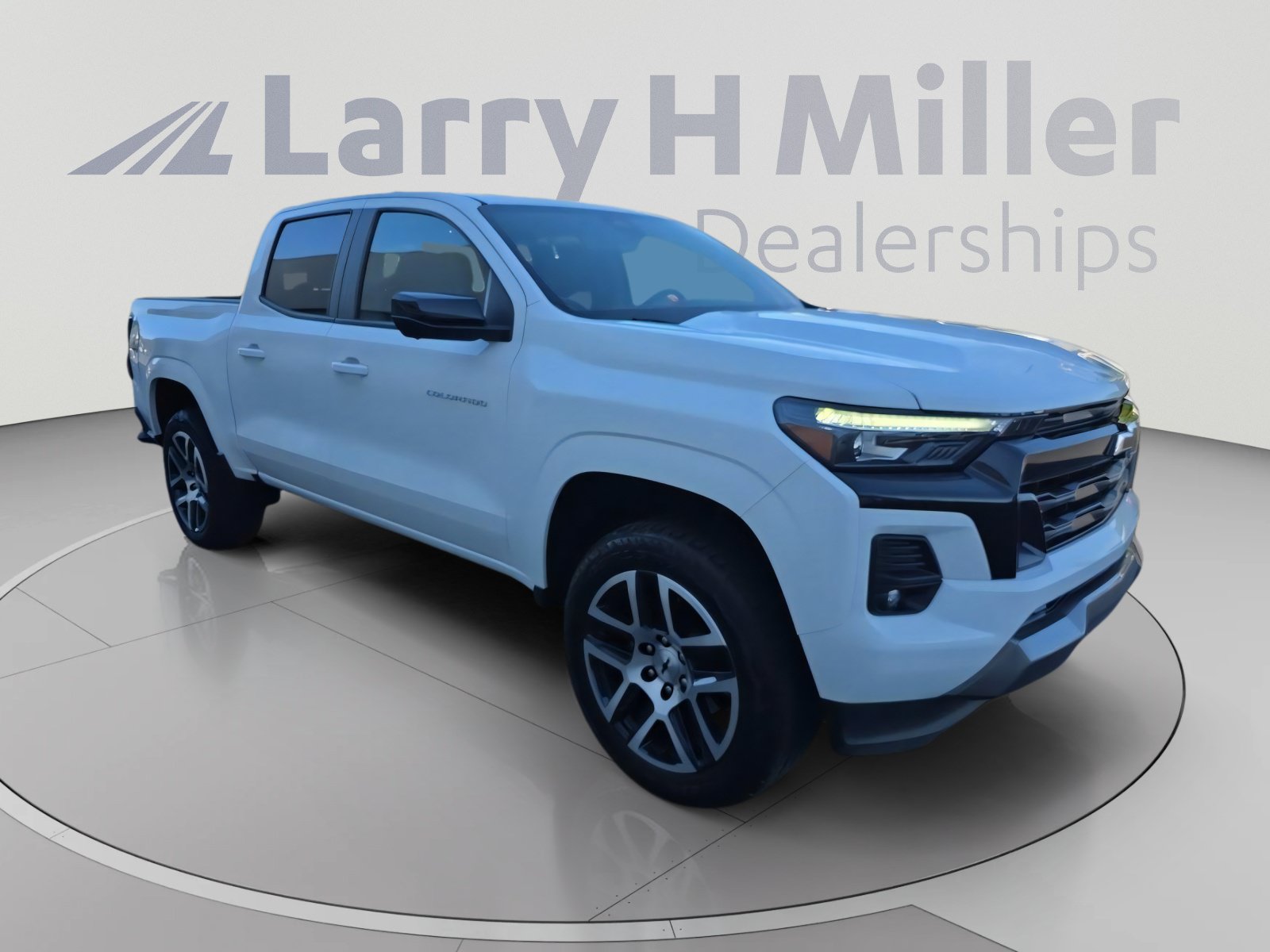 Certified 2024 Chevrolet Colorado Z71 w/ Z71 Convenience Package 2 AWD/4WD image 2
