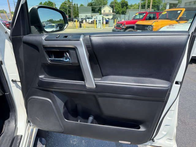 Used 2018 Toyota 4Runner Limited AWD/4WD image 32