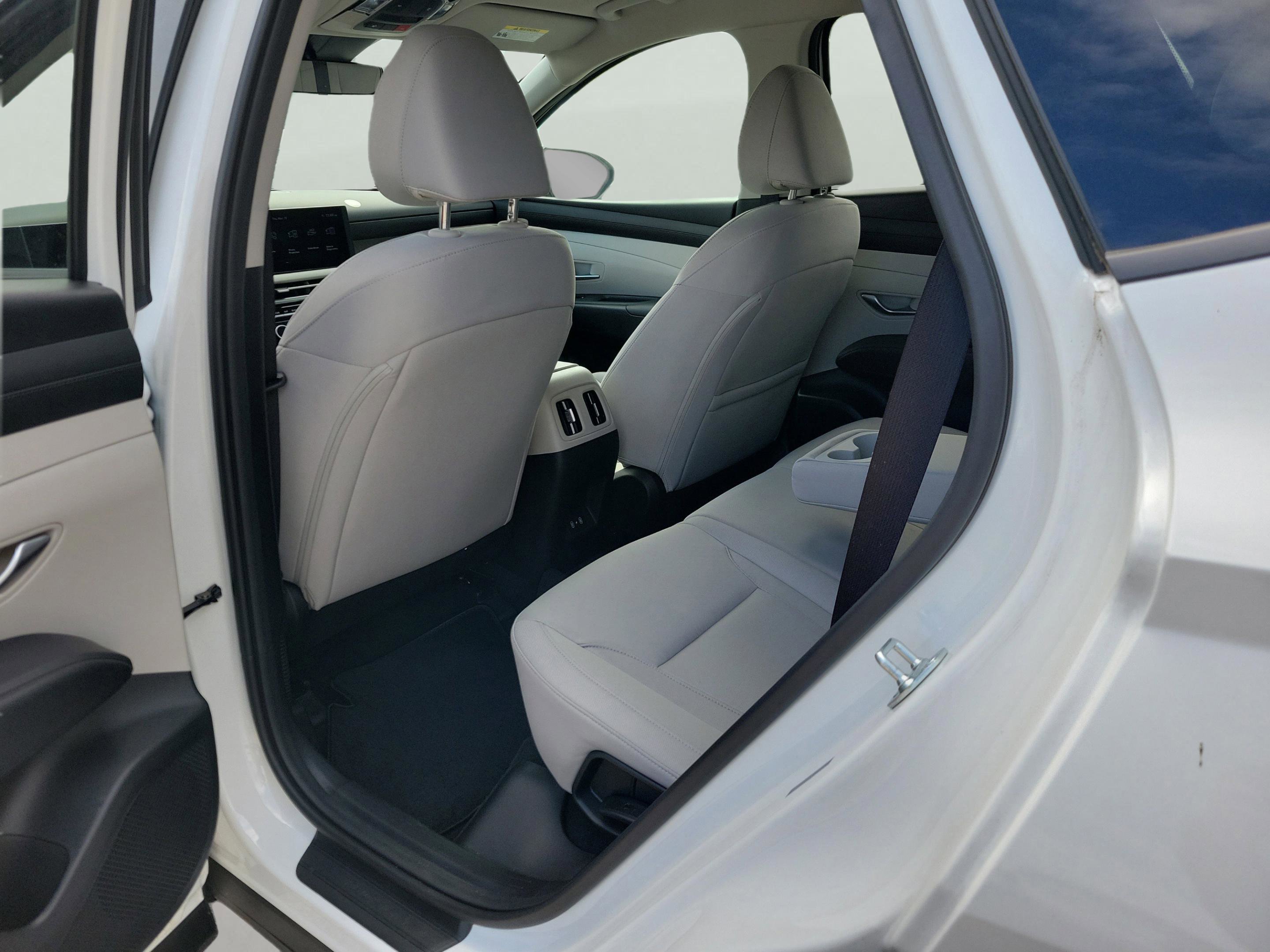 Certified 2025 Hyundai Tucson SEL image 9