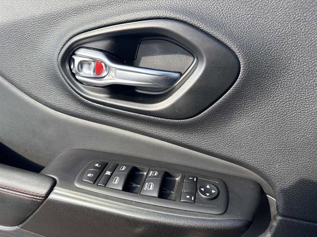 Used 2021 Jeep Cherokee Trailhawk w/ Comfort/Convenience Group image 10