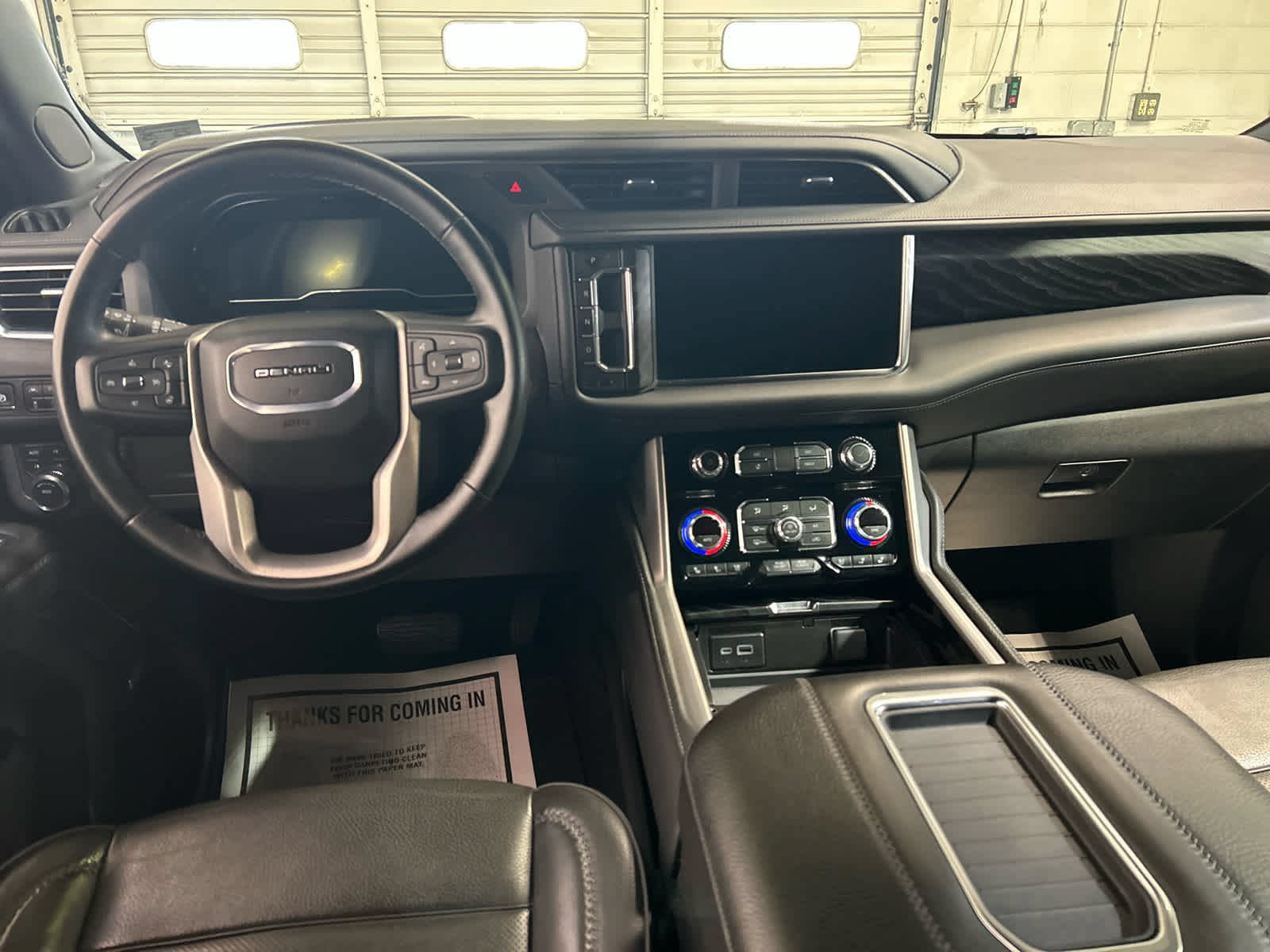 Used 2024 GMC Yukon XL Denali AWD/4WD image 4