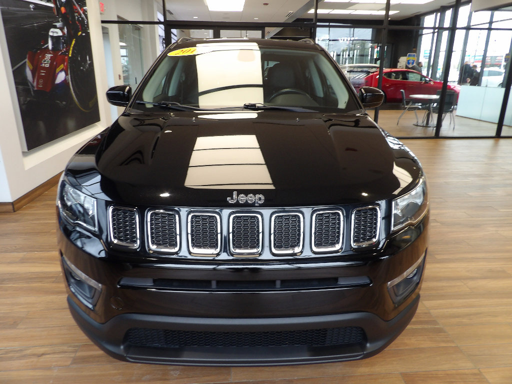 Used 2018 Jeep Compass Latitude w/ Popular Equipment Group AWD/4WD image 2