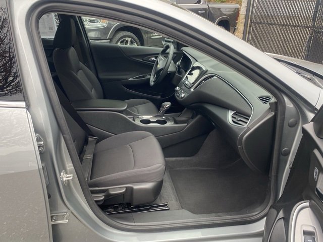 Used 2025 Chevrolet Malibu RS image 25