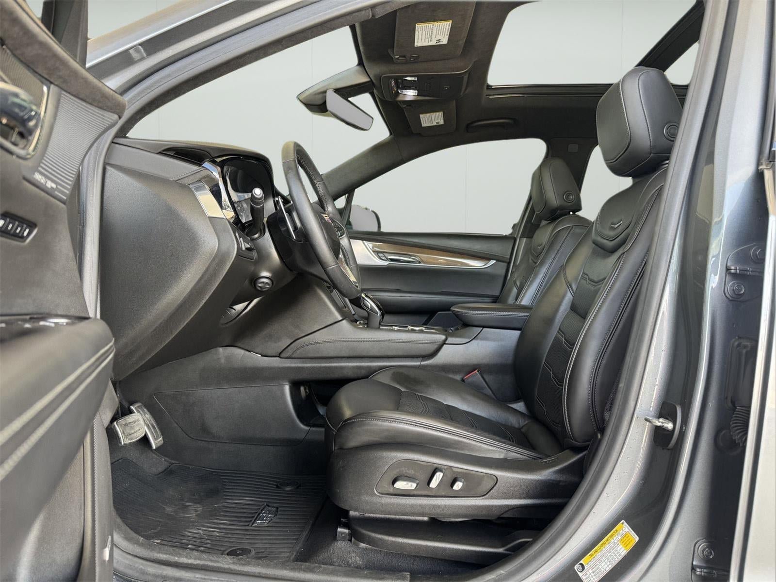 Used 2020 Cadillac XT6 Sport w/ Platinum Package AWD/4WD image 12