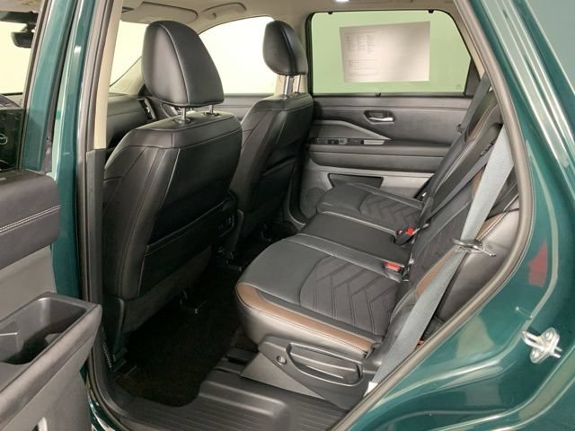 Used 2025 Nissan Pathfinder Platinum w/ Lighting Package (N93) AWD/4WD image 33