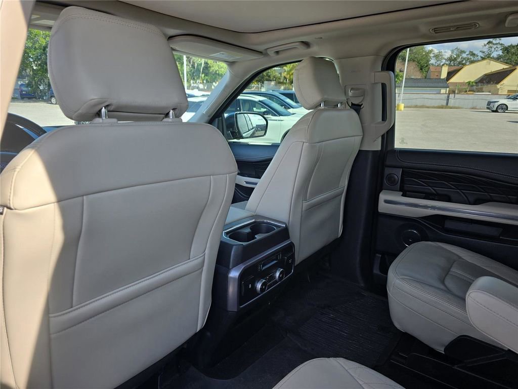 Used 2020 Ford Expedition Platinum image 10