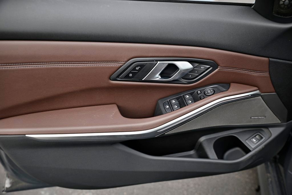 Used 2026 BMW 330i Sedan w/ M Sport Package image 15