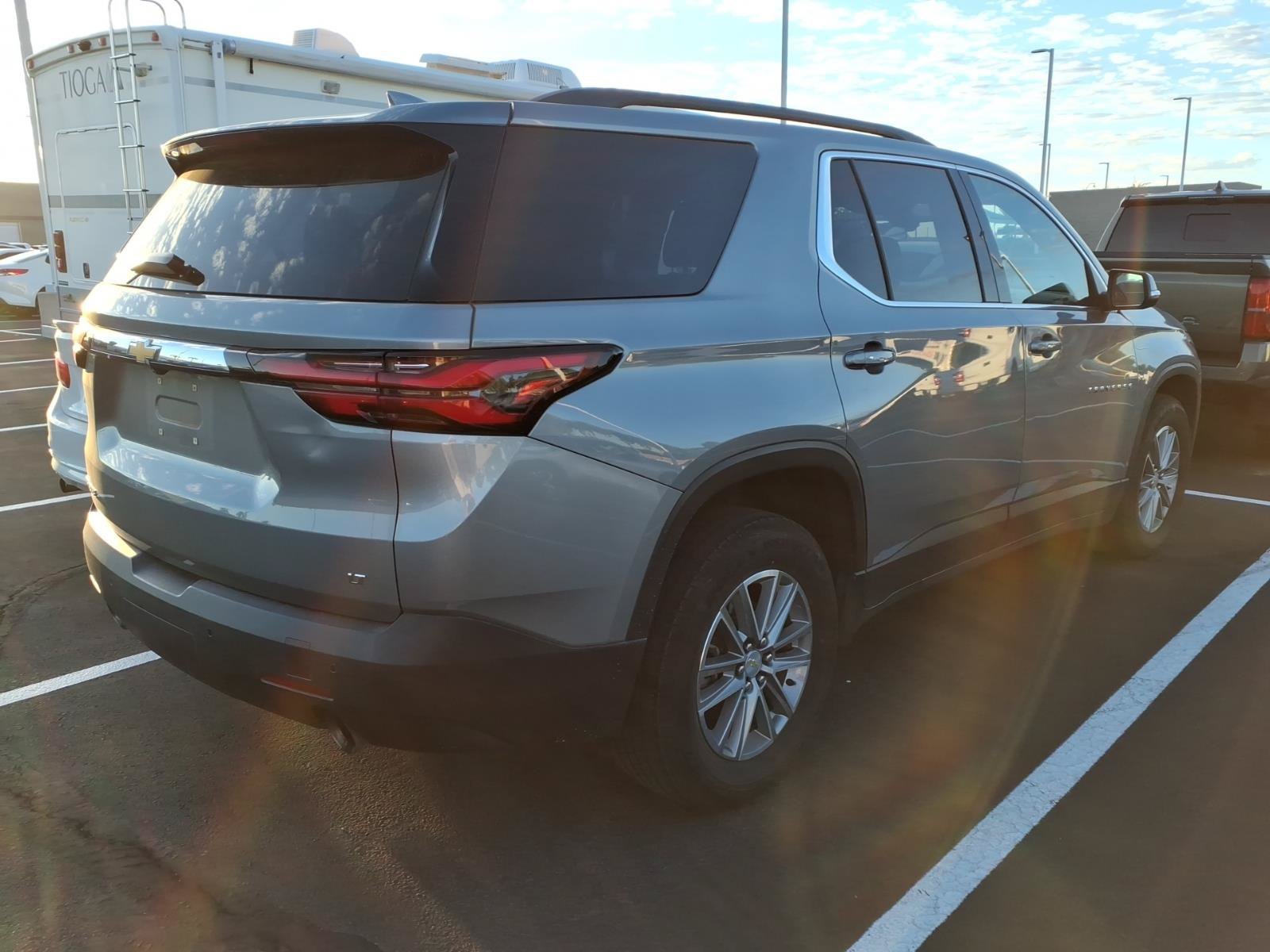 Used 2023 Chevrolet Traverse LT FWD image 4