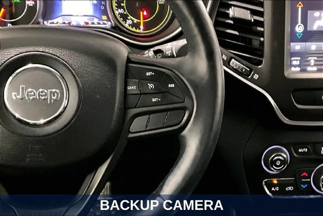 Used 2019 Jeep Cherokee Trailhawk w/ Comfort & Convenience Group AWD/4WD image 16