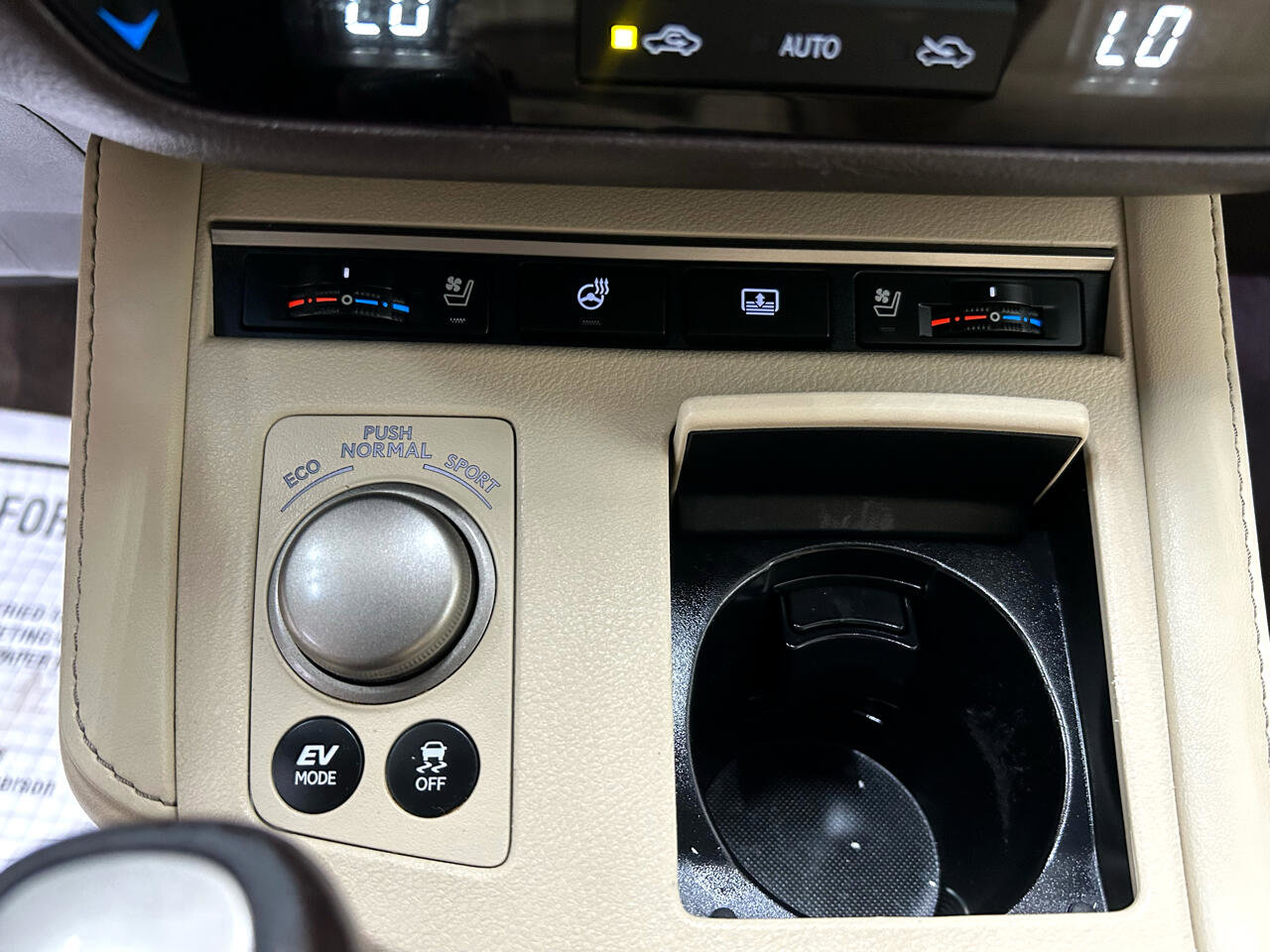 Used 2017 Lexus ES 300h w/ Luxury Package image 35