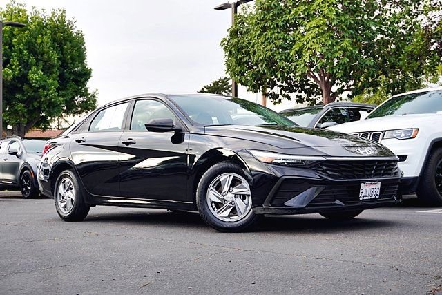 Used 2024 Hyundai Elantra SE video 2