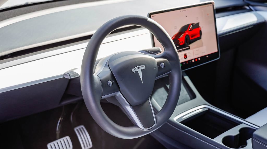 Used 2024 Tesla Model Y Performance image 23