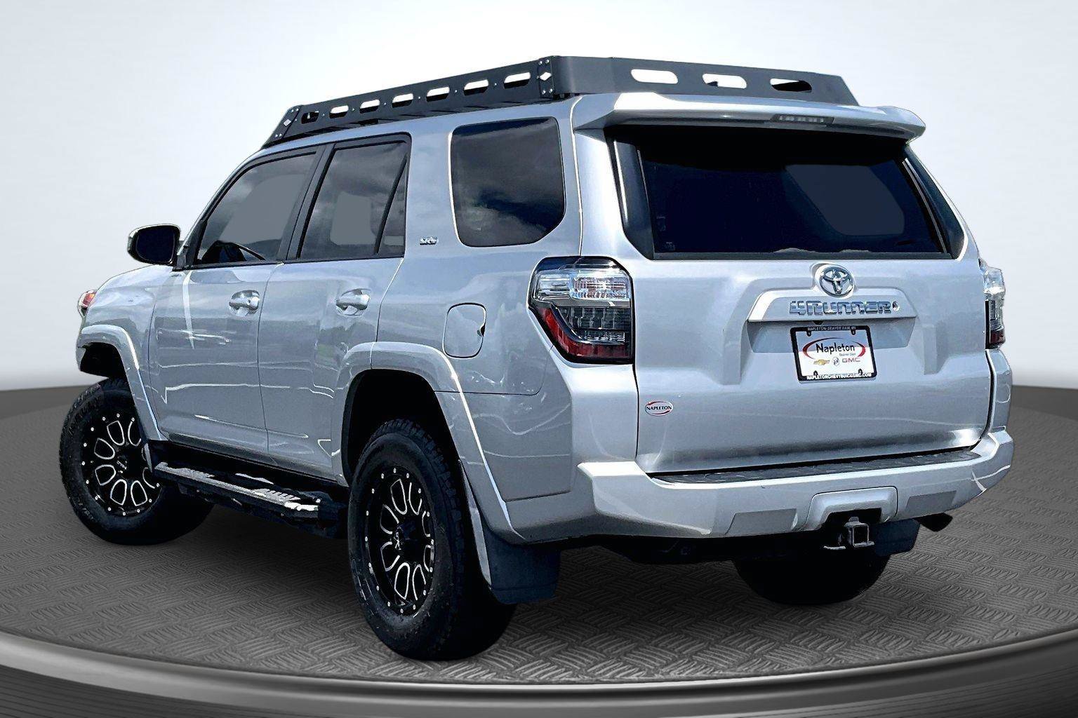 Used 2018 Toyota 4Runner SR5 AWD/4WD image 14