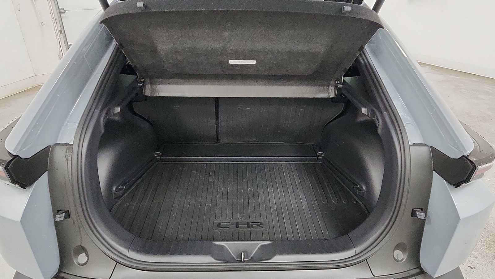 Used 2026 Toyota C-HR AWD/4WD image 27