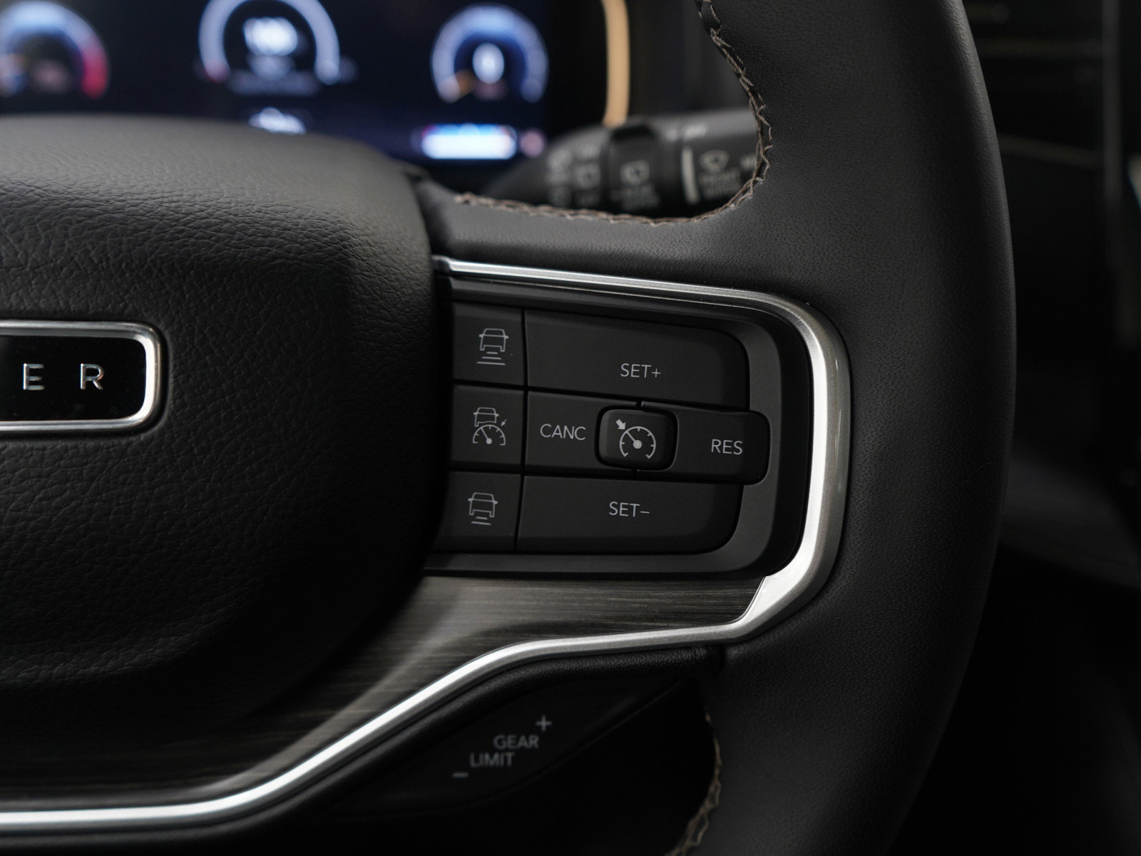 Used 2023 Jeep Wagoneer L Series II w/ Premium Group I image 27