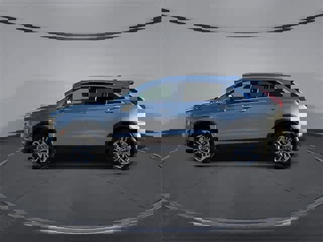 Used 2024 Cadillac XT4 Premium Luxury image 5
