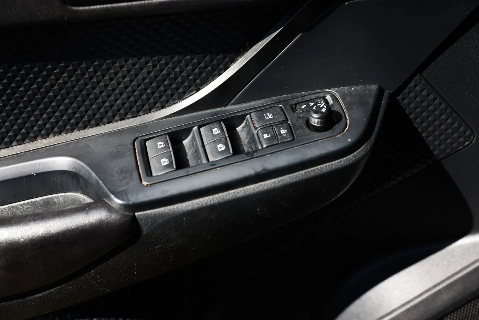 Used 2018 Toyota C-HR XLE FWD image 42