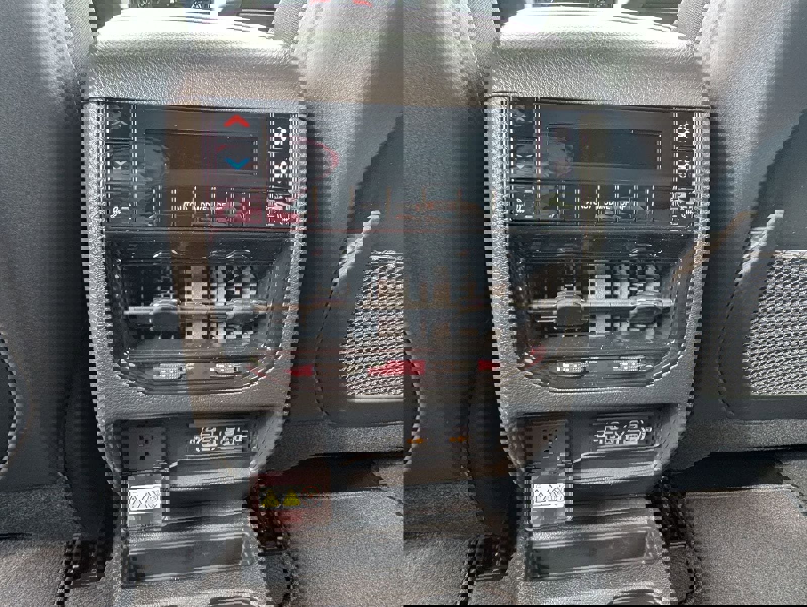 New 2025 Jeep Grand Cherokee L Limited w/ Black Appearance Package image 12