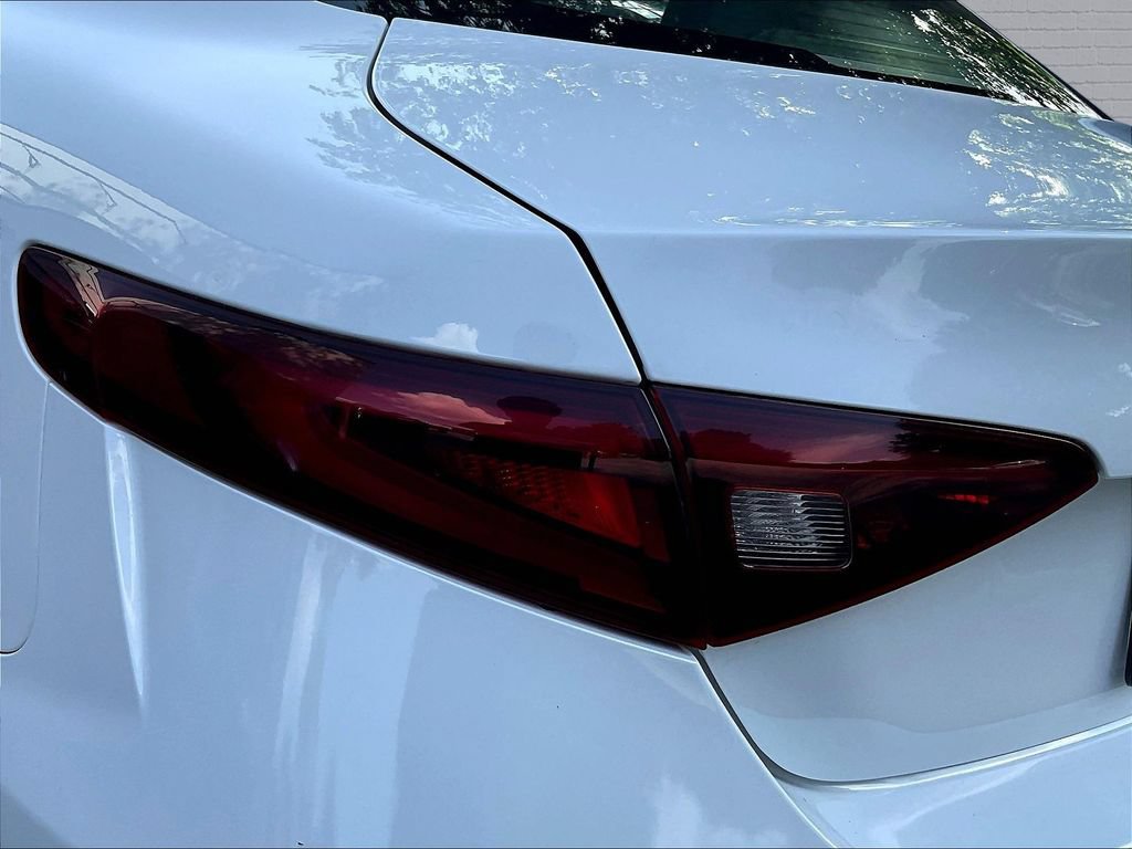 Used 2017 Alfa Romeo Giulia RWD image 16