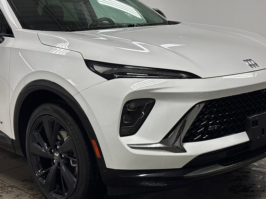 Used 2024 Buick Envision Sport Touring image 5