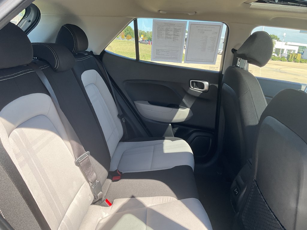 Used 2025 Hyundai Venue SEL FWD image 15