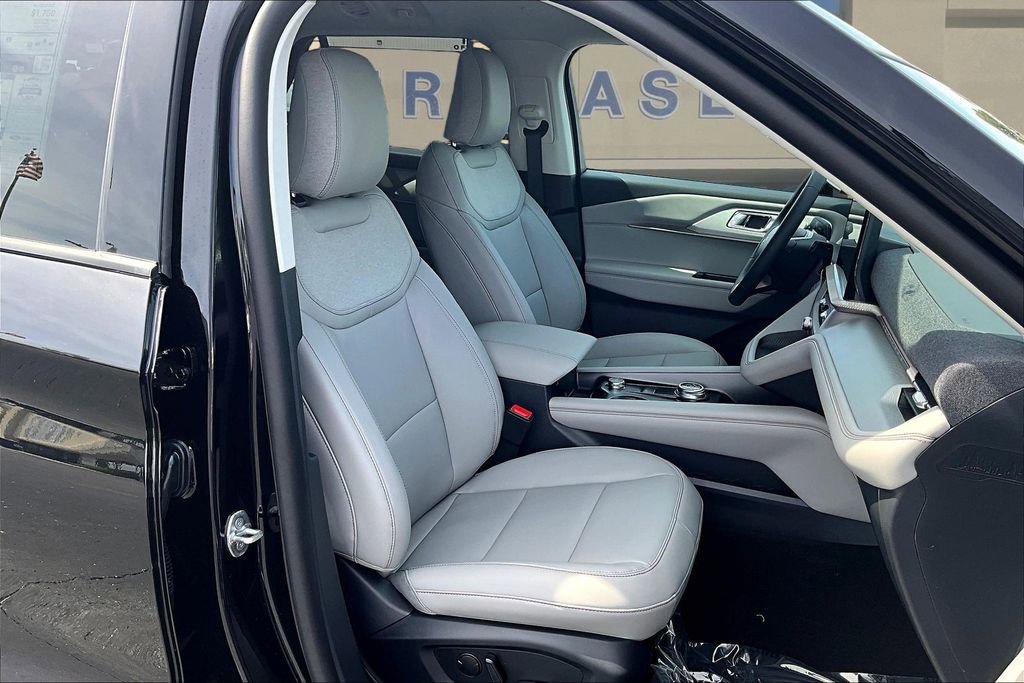 New 2026 Ford Explorer Active RWD image 11