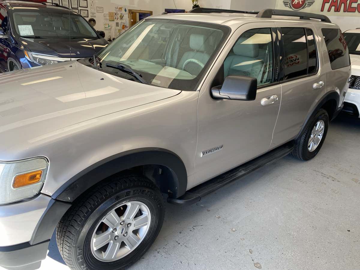 Used 2007 Ford Explorer XLT RWD image 4
