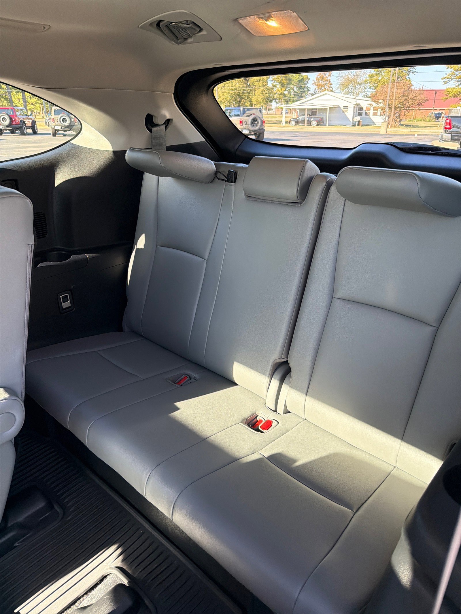 Used 2021 Toyota Highlander XLE image 12