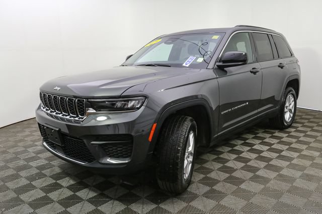 Used 2025 Jeep Grand Cherokee Laredo X w/ Luxury Tech Group I AWD/4WD image 5