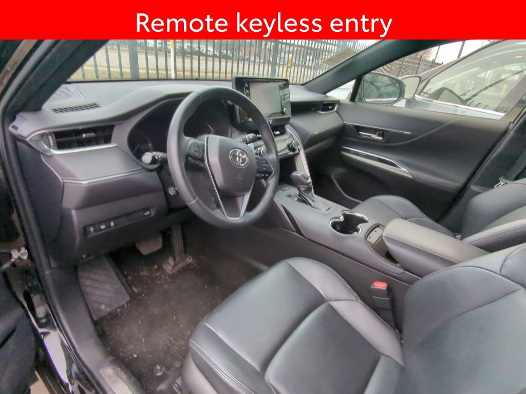 Used 2022 Toyota Venza XLE image 7