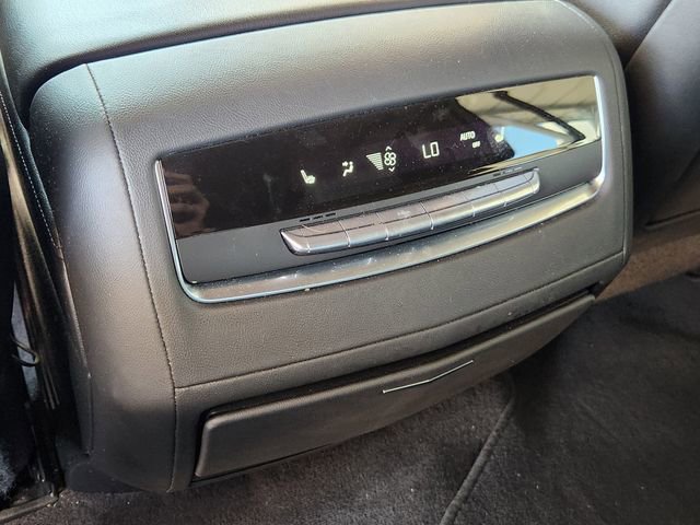 Used 2022 Cadillac Escalade Luxury w/ LPO, Illumination Package AWD/4WD image 26