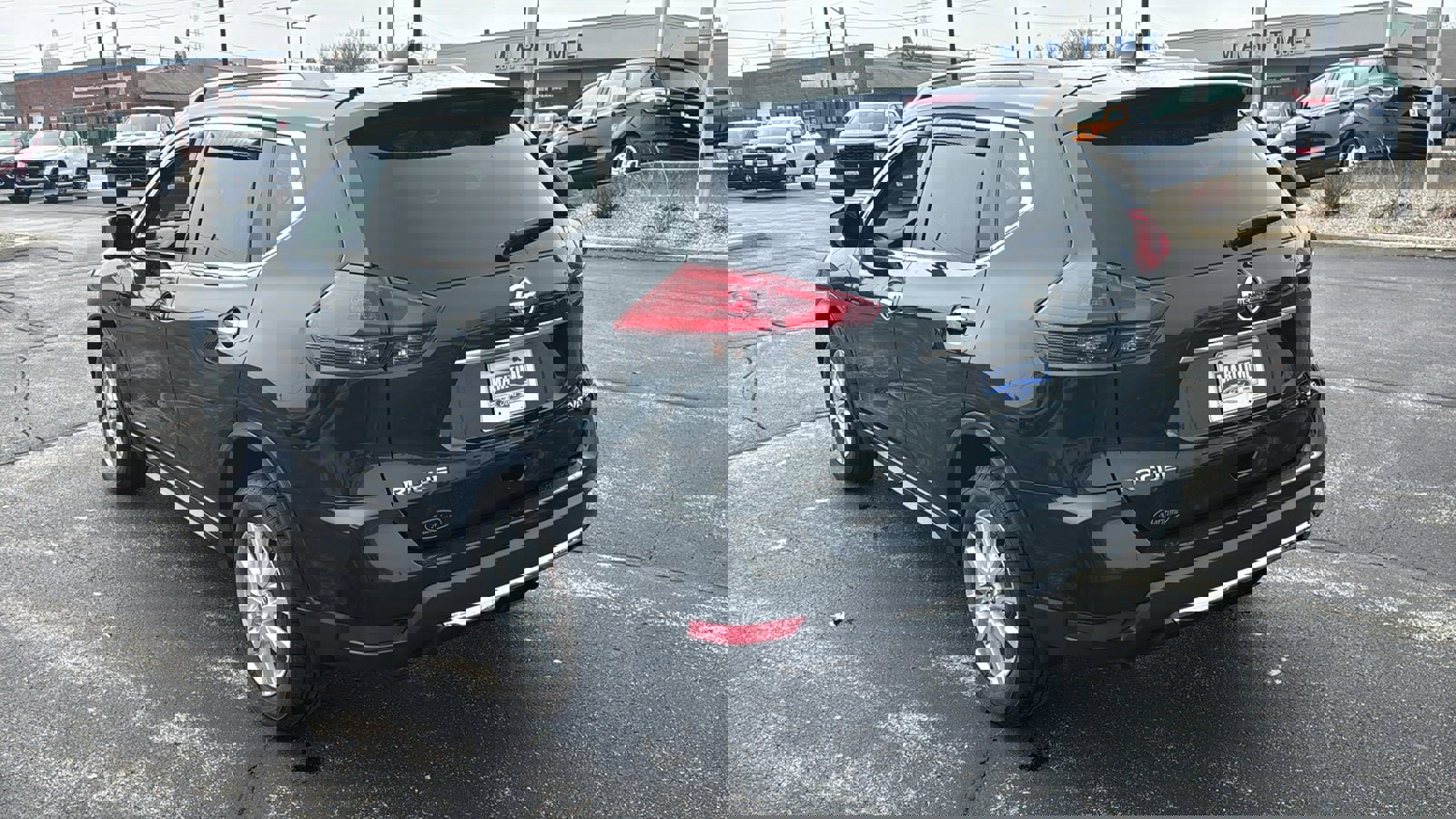 Used 2018 Nissan Rogue SV w/ Premium Package image 8