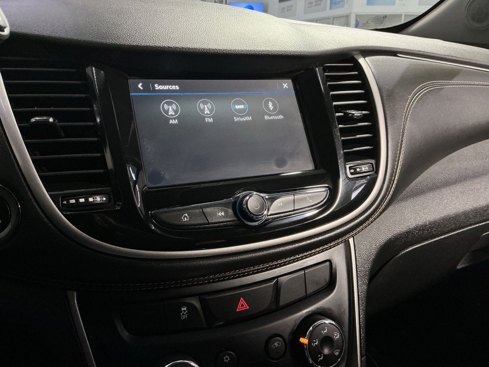 Used 2019 Chevrolet Trax LT w/ LT Convenience Package AWD/4WD image 26