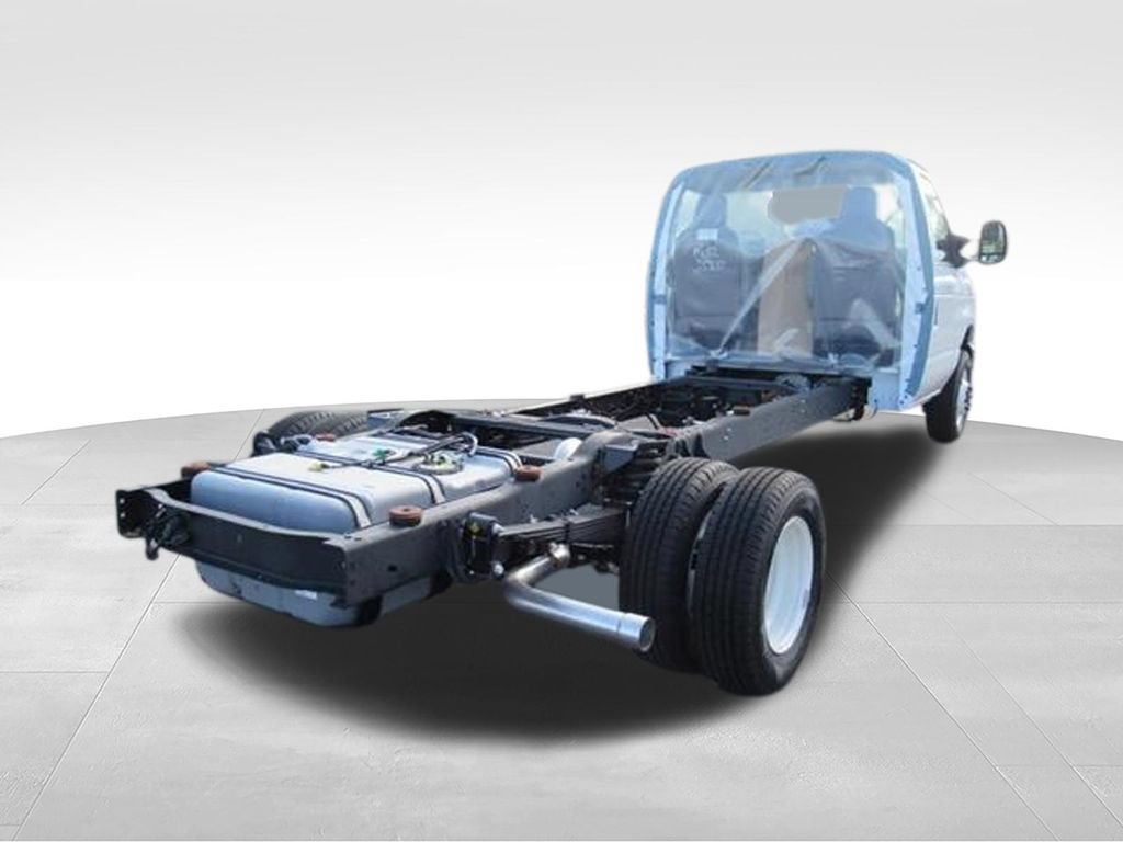 New 2024 Ford E-450 and Econoline 450 Super Duty w/ Power Windows & Locks Group RWD image 6