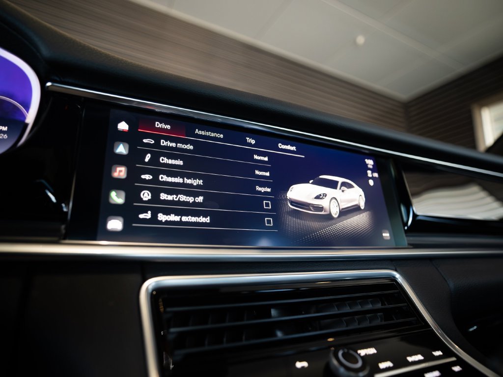 Certified 2023 Porsche Panamera image 18