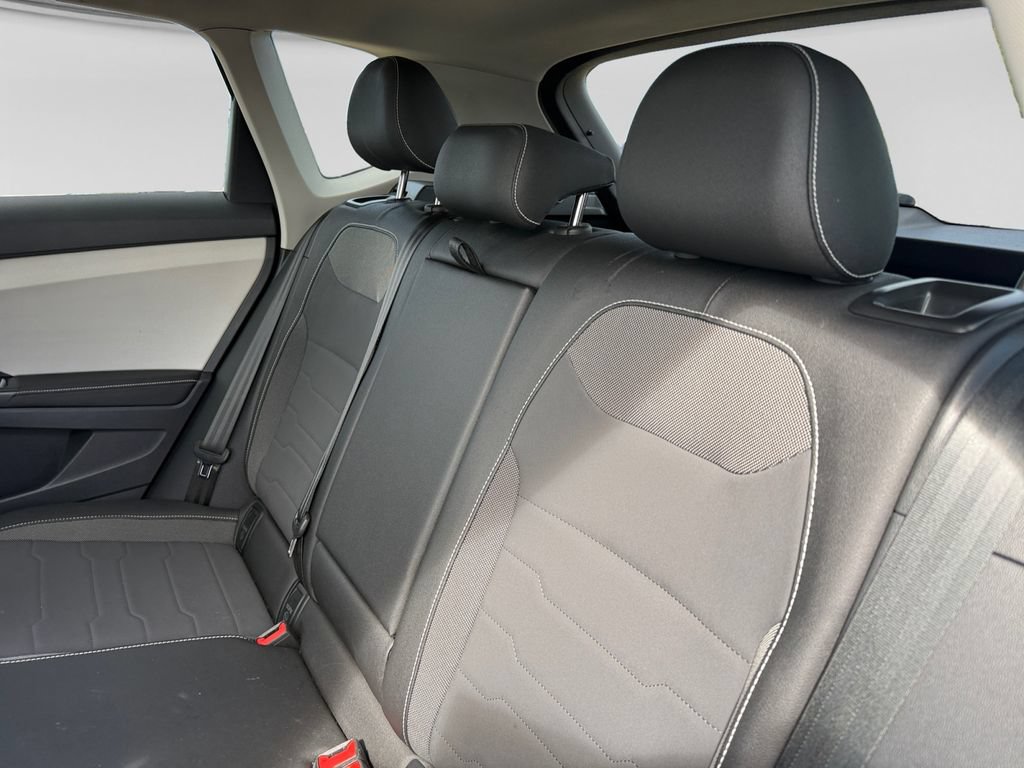 Used 2025 Volkswagen Taos SE AWD/4WD image 35