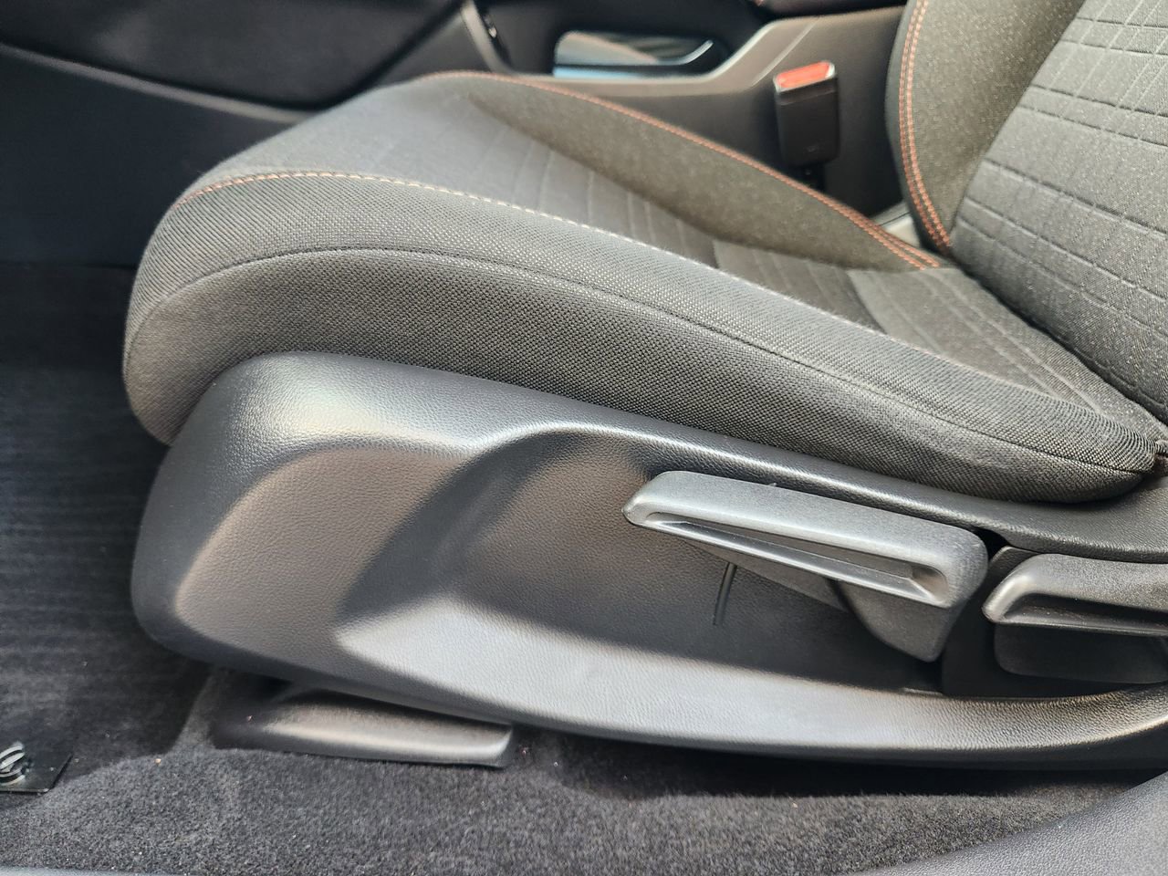 Used 2025 Honda HR-V Sport image 23