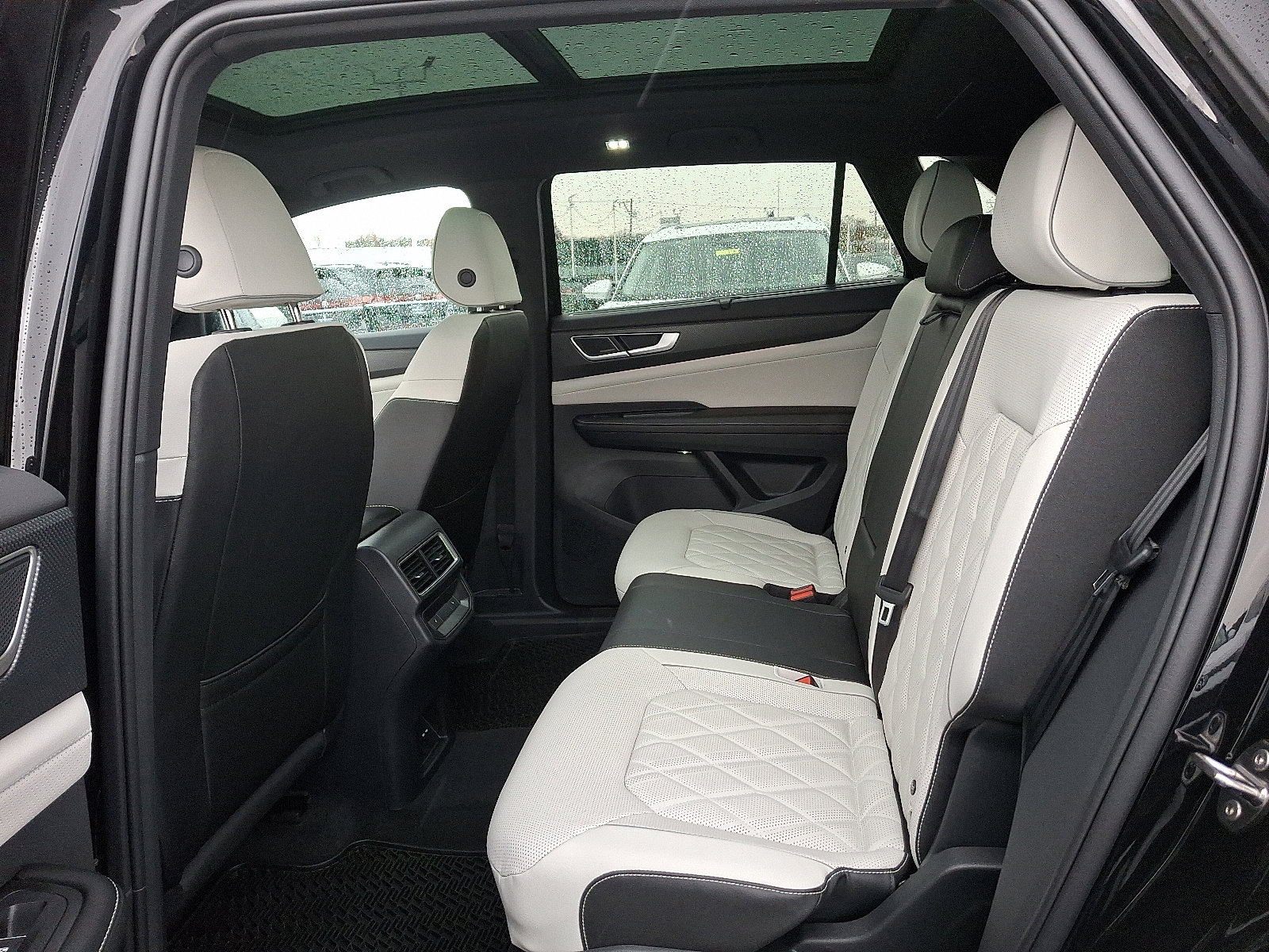New 2026 Volkswagen Atlas Cross Sport SEL Premium R-Line AWD/4WD image 5