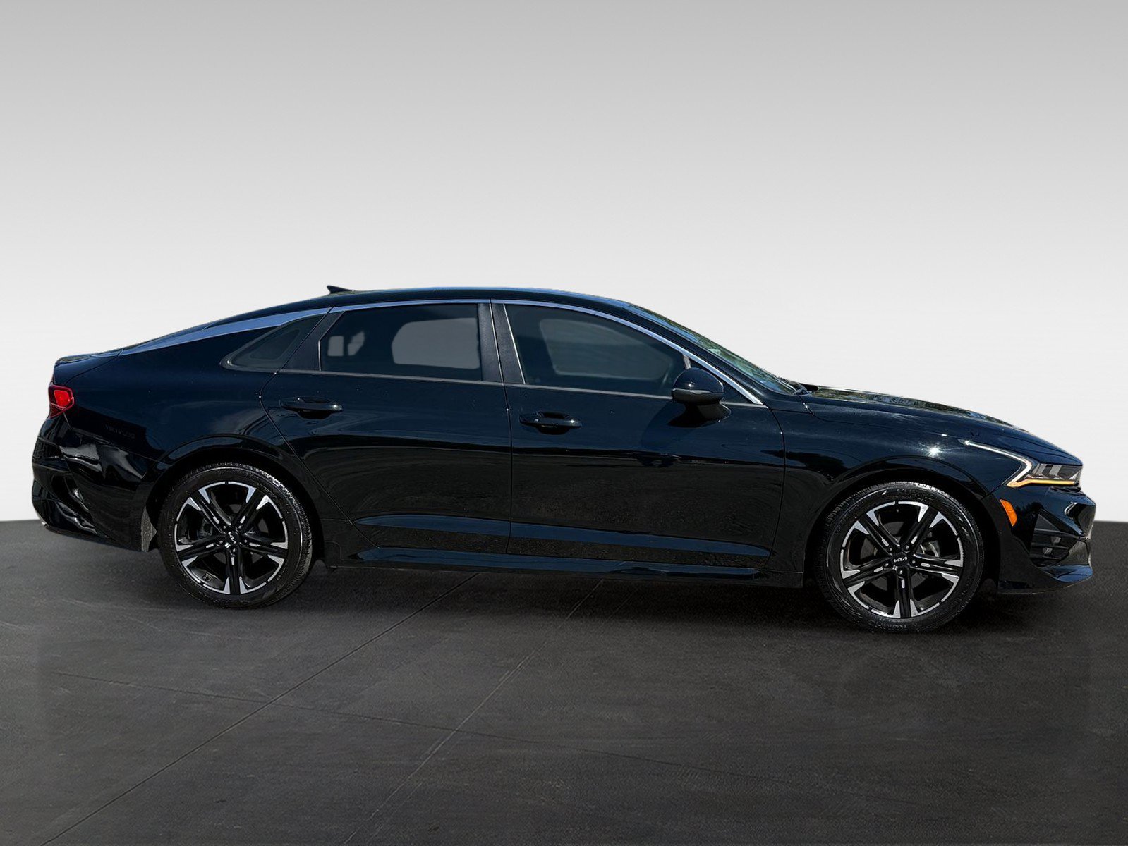 Used 2024 Kia K5 GT-Line w/ GT-Line Premium Package FWD image 4