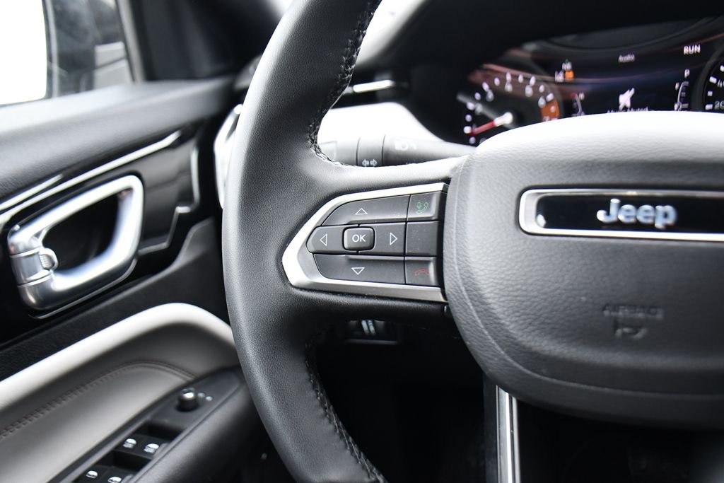 Used 2024 Jeep Compass Limited image 34