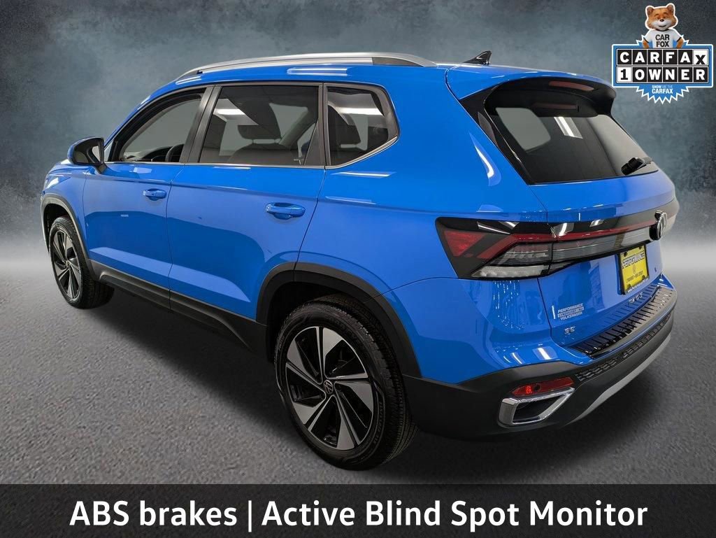 Used 2025 Volkswagen Taos SE w/ Panoramic Sunroof Package AWD/4WD image 7