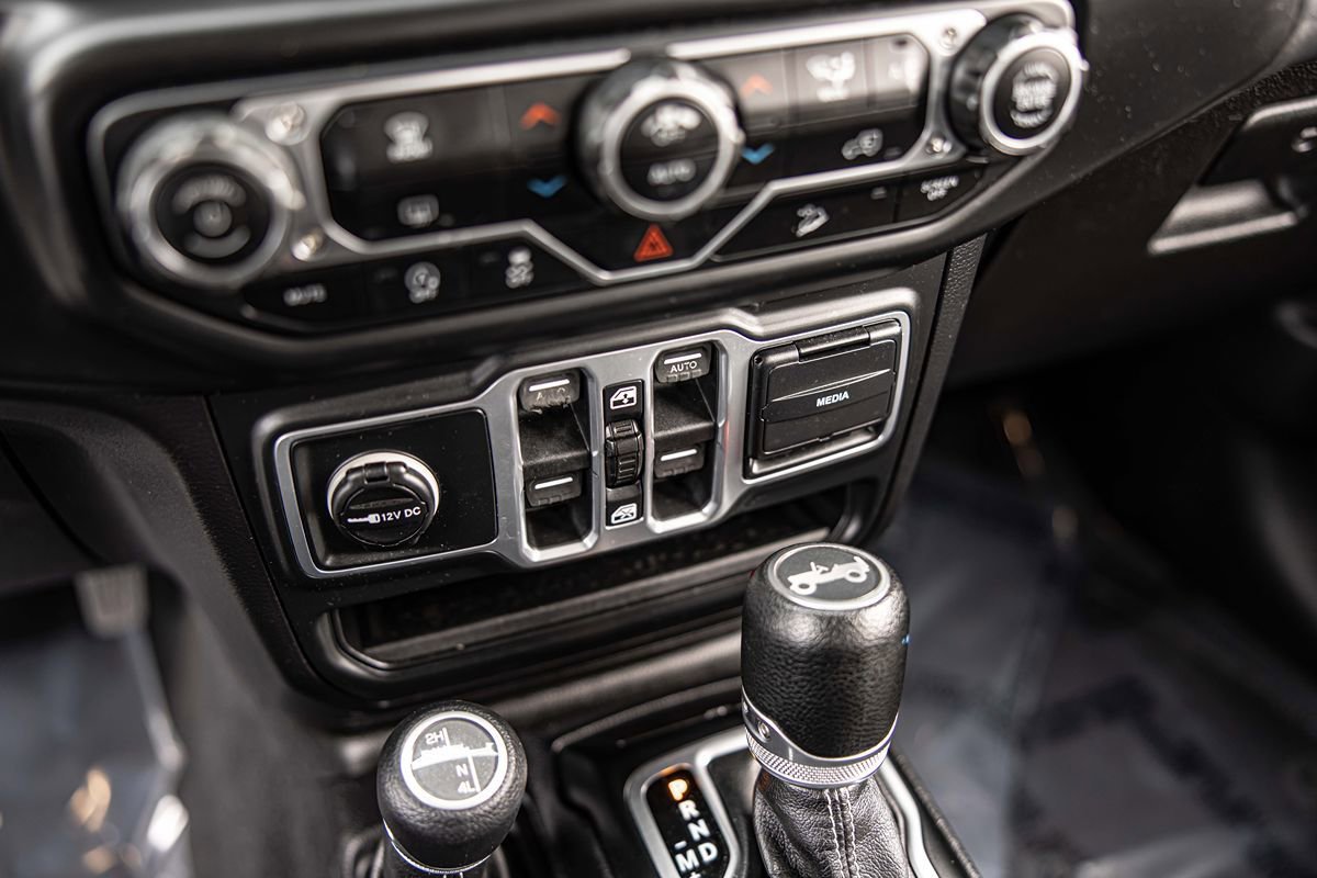 Used 2018 Jeep Wrangler Unlimited Sahara image 27