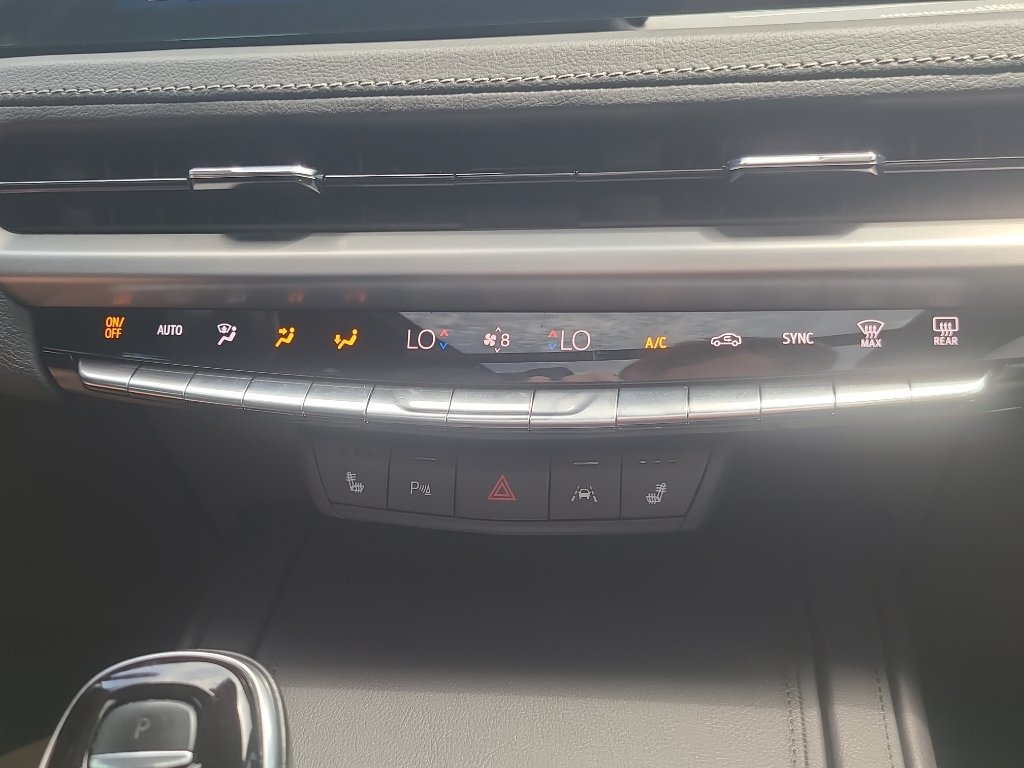Used 2024 Cadillac XT4 Premium Luxury w/ Technology Package AWD/4WD image 22