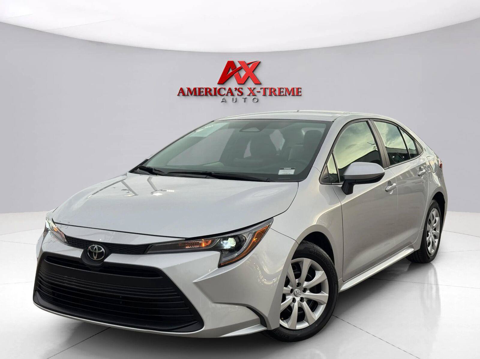 Used 2025 Toyota Corolla LE FWD image 1